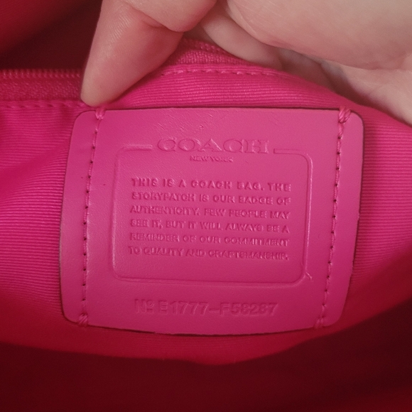 Coach SIERRA SATCHEL IN SIGNATURE - Picture 14 of 14